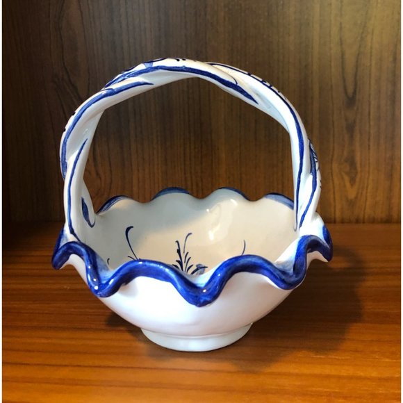Vintage blue and white hand painted ceramic candy dish with handle - Picture 5 of 6